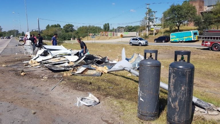 El food truck colisionó en la autopista Córdoba Carlos Paz, en San Nicolás.