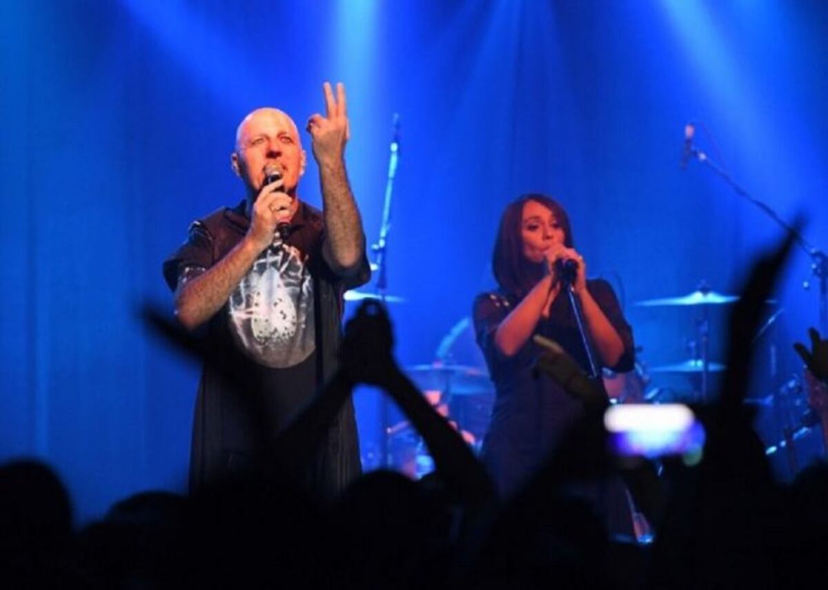 Gustavo Cordera volvió a cantar, habló de las críticas y subió mujeres al escenario