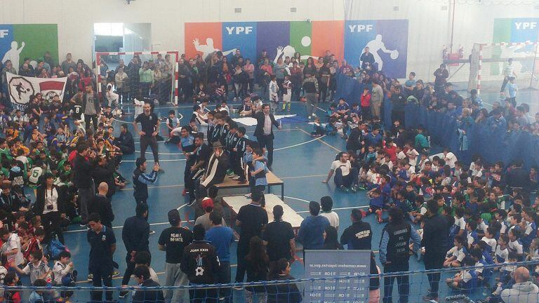 El gimnasio recibió una gran cantidad de público.