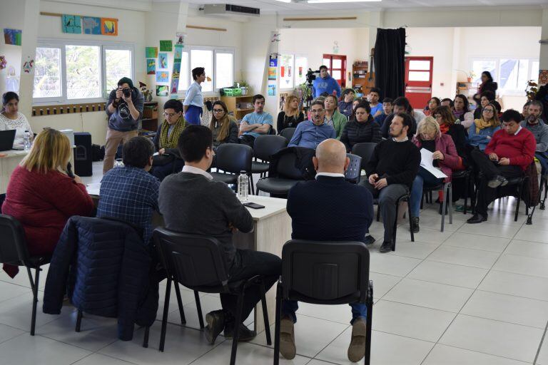 Audiencia publica en la Escuela "Los Calafates"