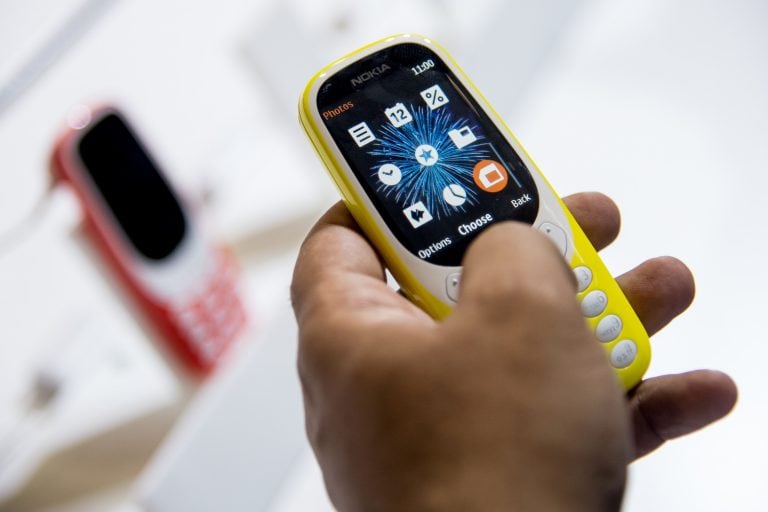 A person tests the new "Nokia 3310" model of Finnish HMD global at the Mobile World Congress on the first day of the MWC in Barcelona, on February 27, 2017.
Phone makers will seek to seduce new buyers with artificial intelligence functions and other innovations at the world's biggest mobile fair starting today in Spain.

 / AFP PHOTO / Josep Lago