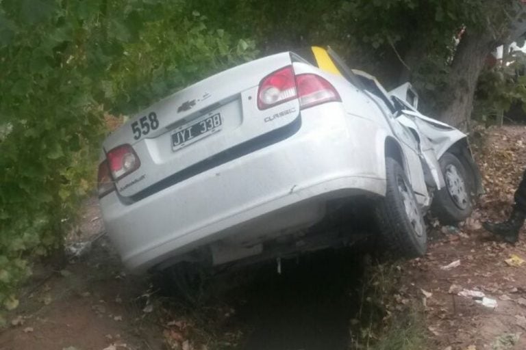 El accidente quedó arriba del canal.