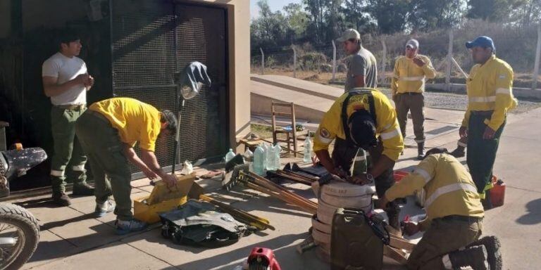 Los brigadistas alistaron sus equipos y partieron rumbo a la región de Chiquitania, en Santa Cruz de la Sierra.