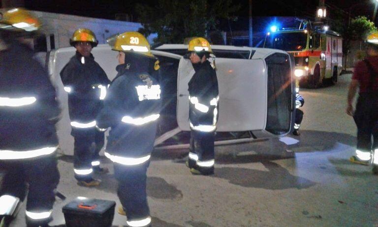 Volcó un auto en Dalle Mura y Av. Alfonsín en Arroyito