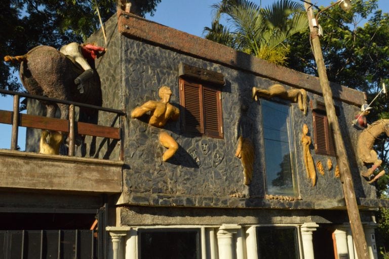 Casa escultura de Federico Bordón en Posadas. (Luciano Aguirre)