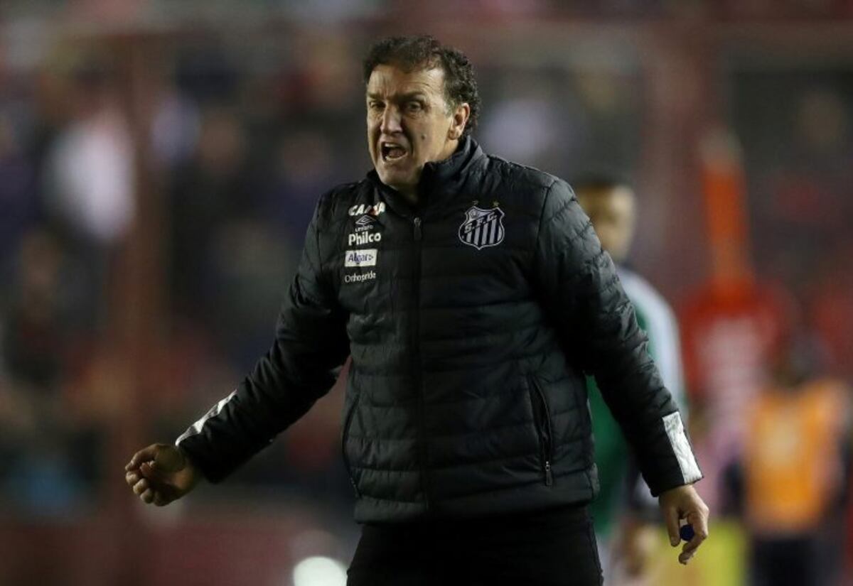 La defensa de Santos sobre la inclusión de Carlos Sánchez ante Independiente