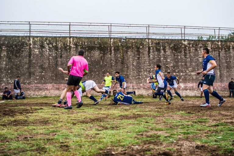 Rugby en la Cárcel. Las Aguilas del Imperio tuvieron su primer partido con "los de afuera".