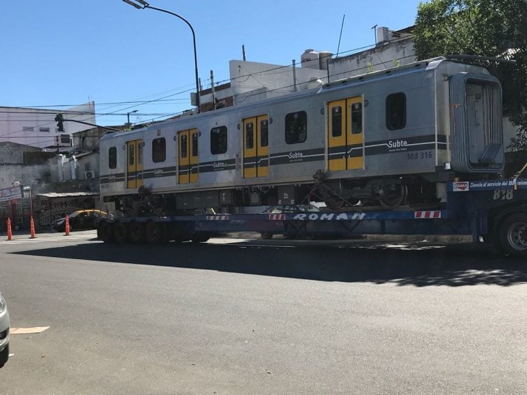 Vagones de la linea H en avenida Colonia