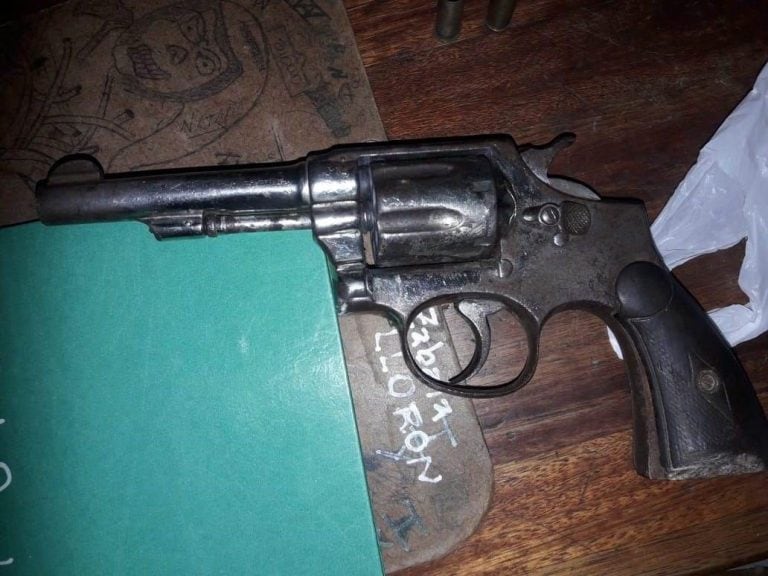 Revolver calibre .38 en el que se encontró entre sus pertenencias al autor del homicidio.