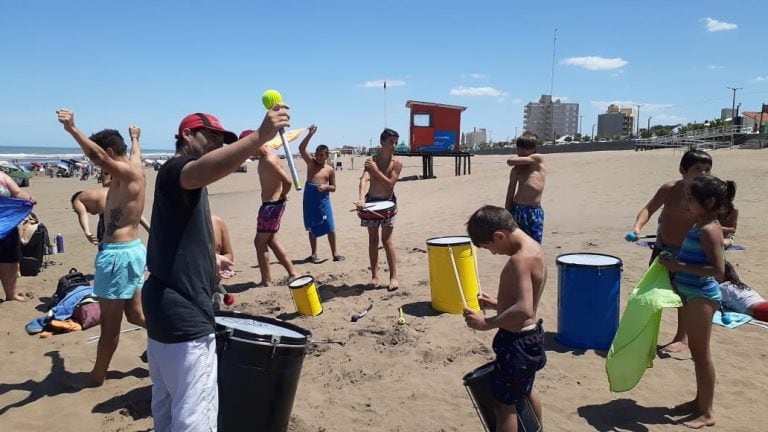 Niños del programa  "Puentes en la Infancia" en Claromecó