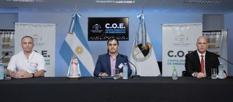 Jure, Gutiérrez y Meyer, en la presentación de las novedades del día sábado. Un común denominador fue llamado de atención a la comunidad por cierto relajamiento en las medidas de prevención.