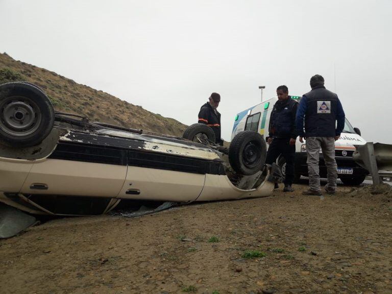 Los destrozos sobre el automóvil fueron evidentes.