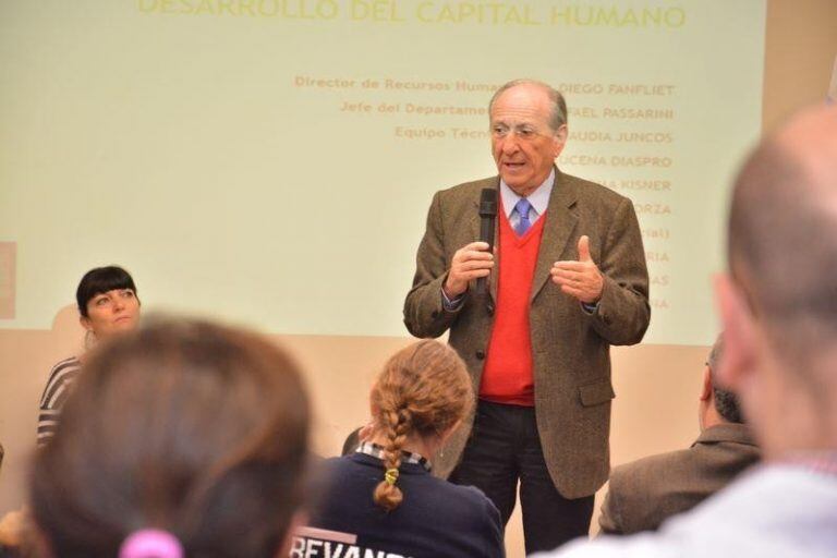 El ministro Kohan, en un tramo de la charla (Gobierno de La Pampa)