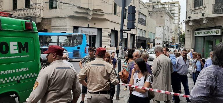 Principio de incendio en el subsuelo de una sucursal bancaria céntrica (@emergenciasAR)