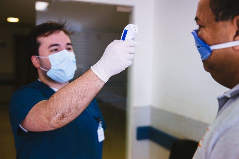 Con las donaciones también se compraron termómetros y linternas led para el área de salud en Misiones. (Canal 12)