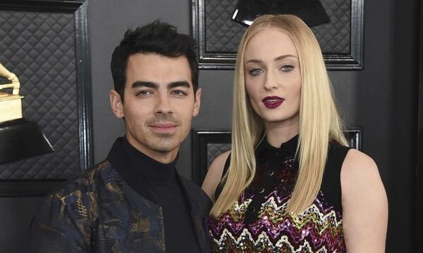 Joe Jonas y Sophie Turner se las ingenian para atravesar con humor la cuarentena.