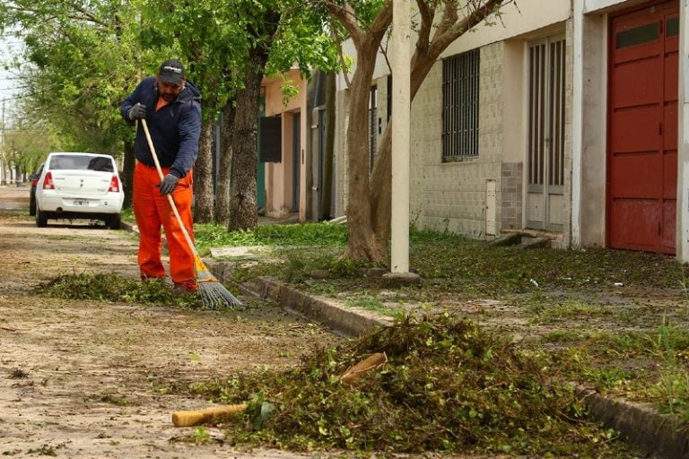 Un "ejército" de barrenderos coparon las calles de Pergamino