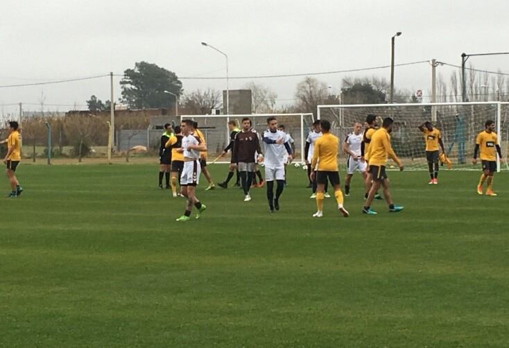 Final del partido entre Central y Platense en Arroyo