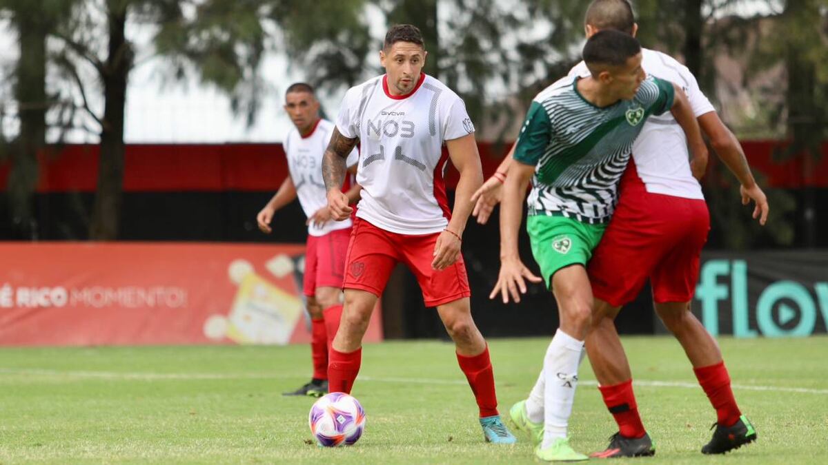 Newell’s descarta a Armando Méndez para jugar con Vélez por una fractura