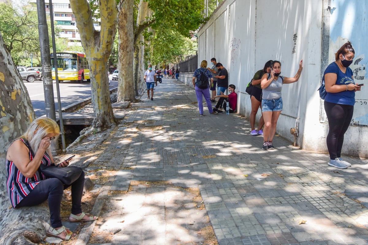 El Ministerio de Salud flexibilizó el distanciamiento social debido a las bajas en los casos de contagios de COVID-19.  