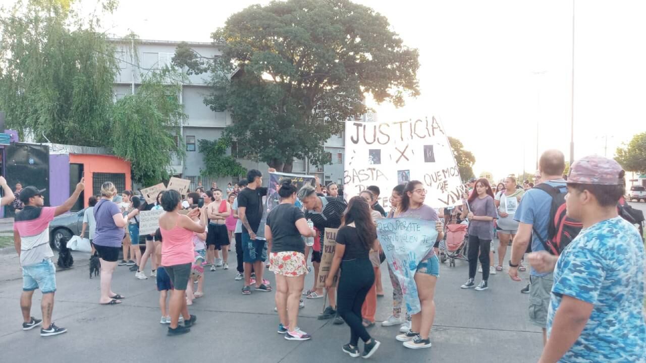 En el barrio se llevó a cabo una marcha tras el doble crimen de los adolescentes.