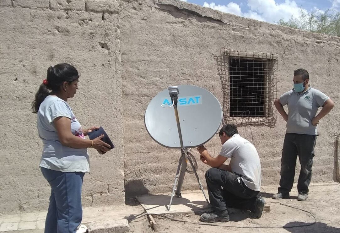 Lagunas del Rosario, conectando a Posta Zonas aisladas de Lavalle como Los Médanos, Centro de Salud de Capilla del Rosario, Isla con Jume y Alto con Retamo, como así también la Comunidad de San José Juan Manuel Villegas, ya cuentan con Internet.