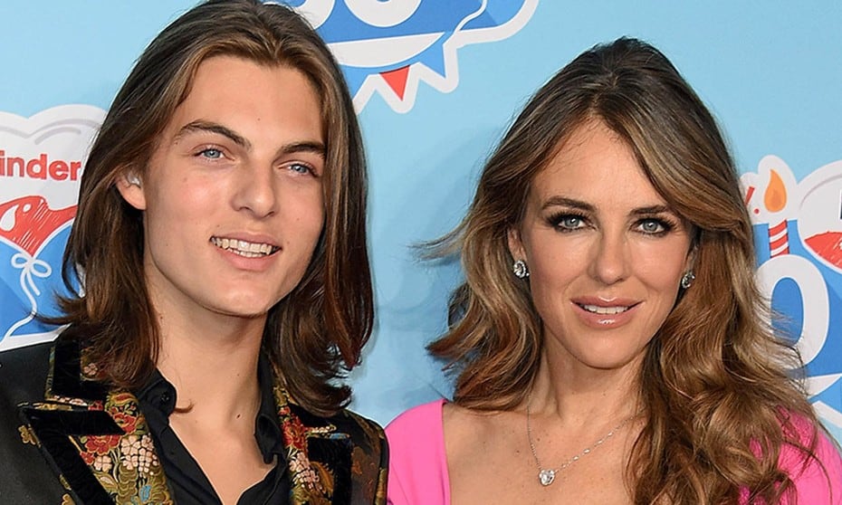 Damian es hijo de Elizabeth Hurley y Steve Bing.