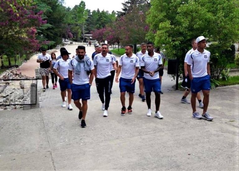 El plantel de Talleres visitó la Gruta de Lourdes de Alta Gracia