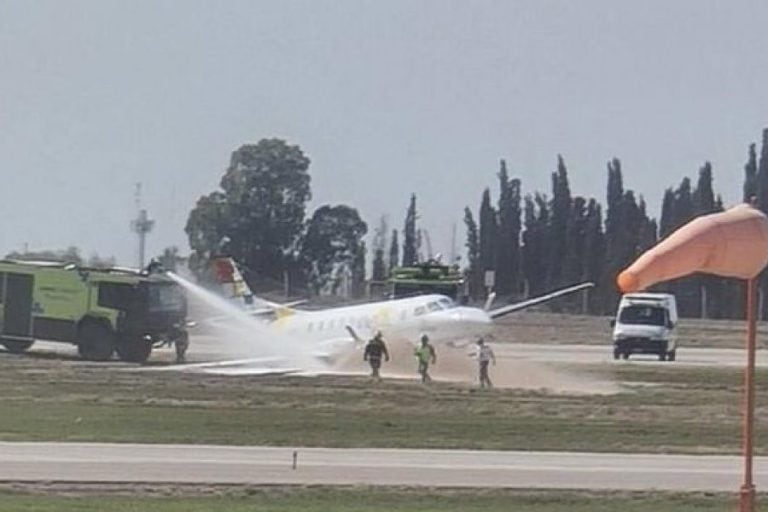 Despiste del avión privado en mendoza. Fotos: Matías Pascualetti / Canal 7.