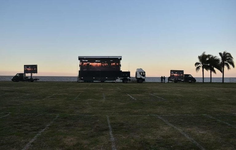 Bajo estrictos protocolos sanitarios, inauguran un autocine junto al río en San Isidro (Foto: Instagram)