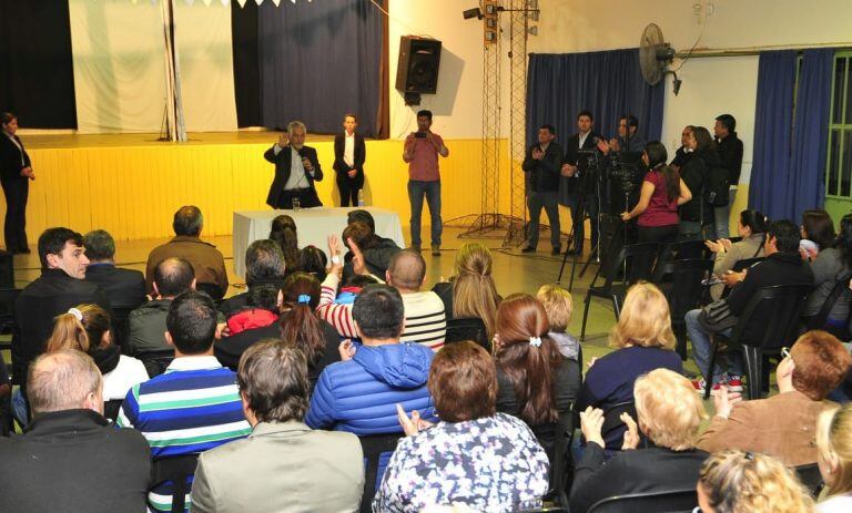 Alberto Rodríguez Saá lanzó la linea de créditos "San Luis te cuida". Foto: ANSL