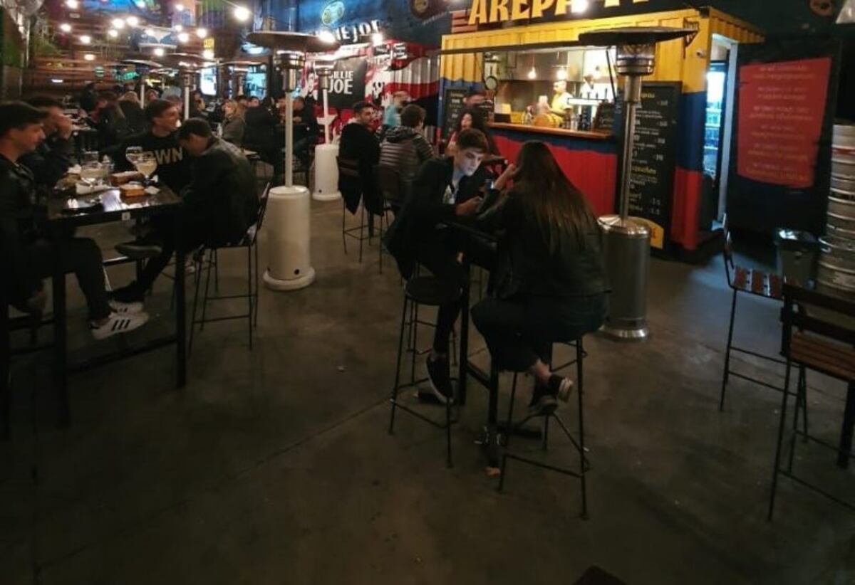 Gastronómicos se cortan solos y juntan firmas para extender el horario de bares en Rosario