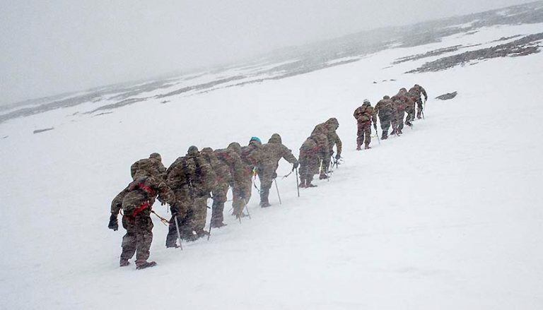 Adiestramiento de invierno en alta y media montaña.