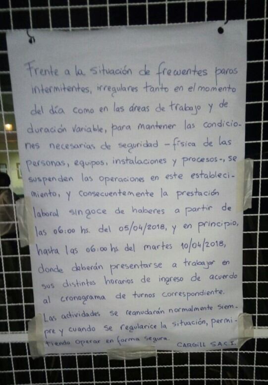 Los empleados de Cargill Villa Gobernador Gálvez se encontraron con la prohibición de ingreso a la planta este jueves. (@belitaonline)