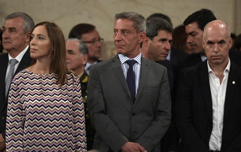 Buenos Aires governor Maria Eugenia Vidal (L) Chubut governor Mariano Arcioni (C) and Buenos Aires Mayor Horacio Rodriguez Larreta gesture before the speech of Argentine President Mauricio Macri (not in frame) during the inauguration of the 136th period of ordinary sessions at the Congress in Buenos Aires, Argentina on March 1, 2018. / AFP PHOTO / JUAN MABROMATA