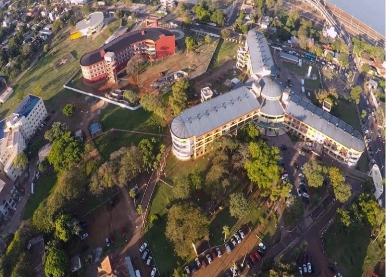 El moderno edificio del Hospital Madariaga en el Parque de la Salud donde también están los hospitales Pediátrico y Neonatal. (Hospital Madariaga)