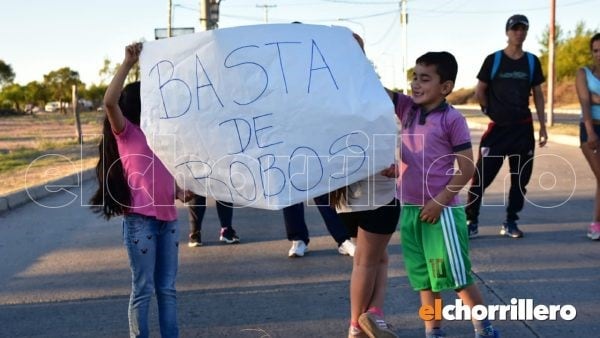 Vecinos se manifestaron por los problemas de inseguridad.