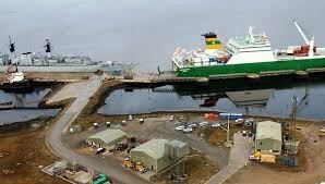 Aprovisionamiento y amarre de buques de guerra de la Flota Inglesa en  Mare Harbour