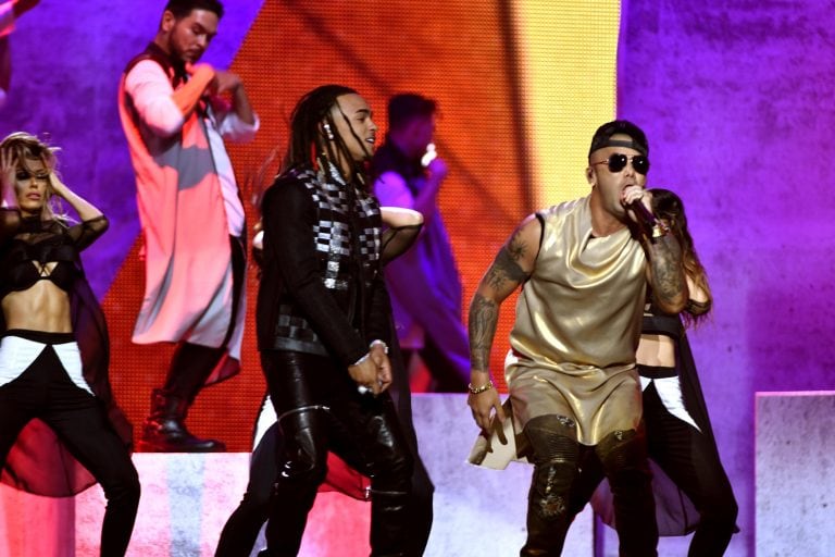 Ozuna y Wisin. (EFE).