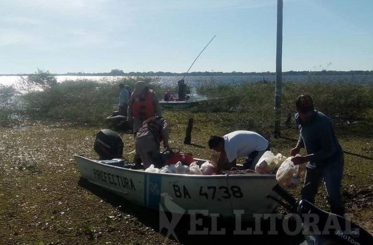 Brindan asistencia tras la caída de un puente en San Isidro. (Foto: El Litoral)