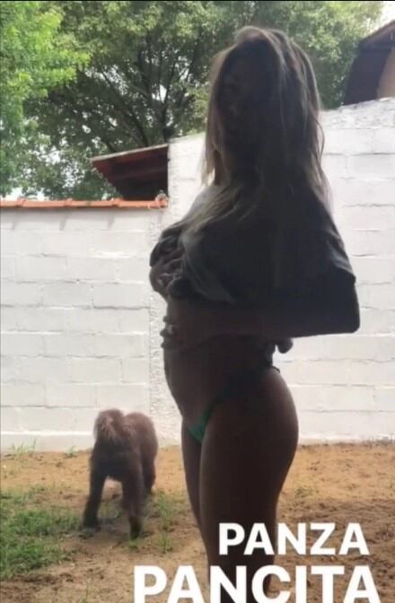 Natalie Pérez y su panza al natural. (Foto: Instagram)