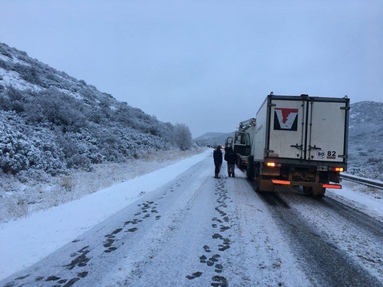 Algunos camiones quedaron a atravesados en la ruta 3.