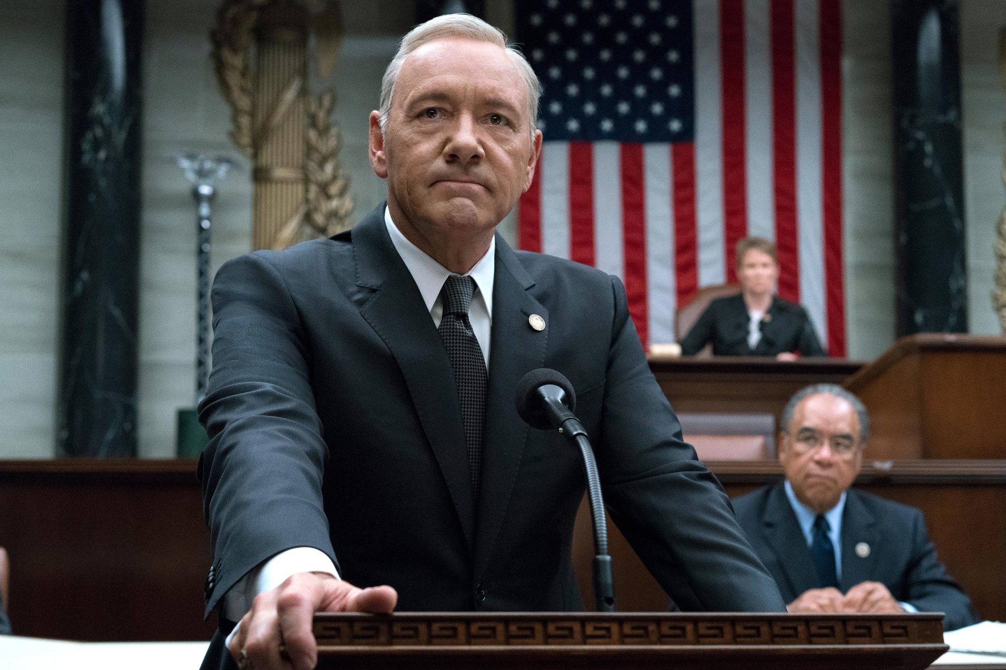 Jóvenes que trabajan en "House of Cards" denunciaron que Kevin Spacey los manoseaba