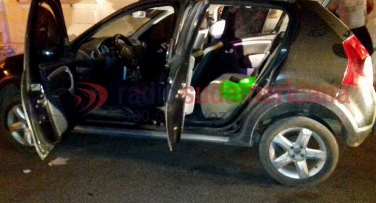 Además incautaron el Renault Sandero de la pareja. (Gentileza: Radio Sudamericana)