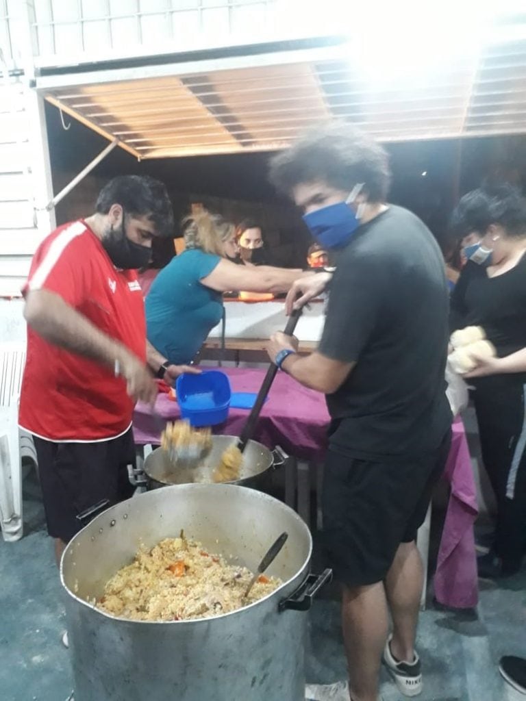 El handball, manos a la obra para preparar la cena.