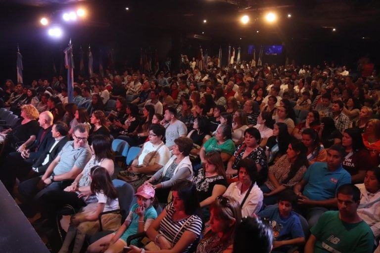 Entrega de premios "Eduardo Ponce" a estudiantes