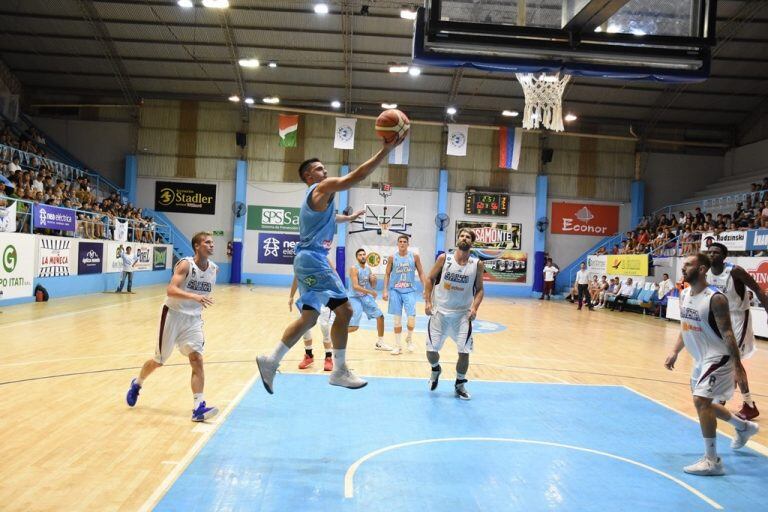 OTC ante Salta Basquet.