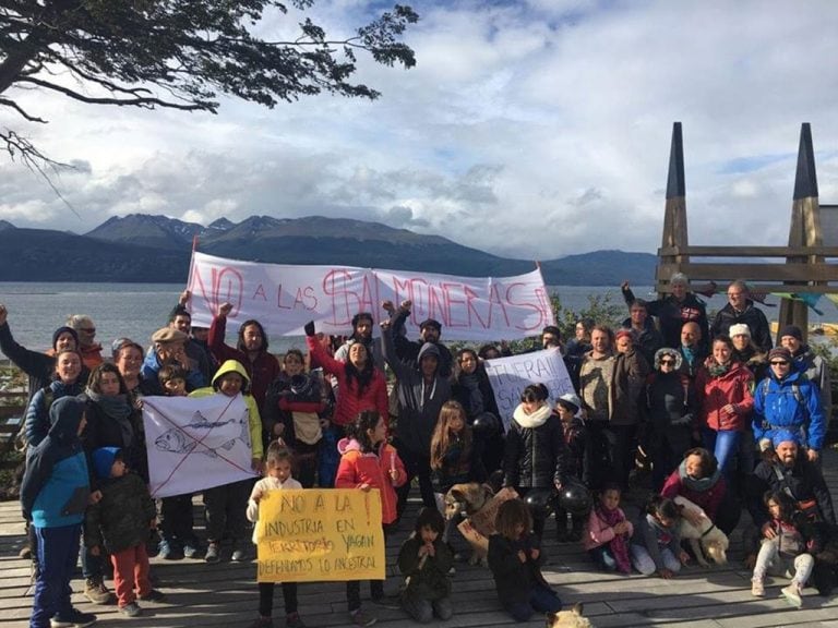 Manifestación "No a las Salmoneras en el Beagle" Puerto Williams, Chile.