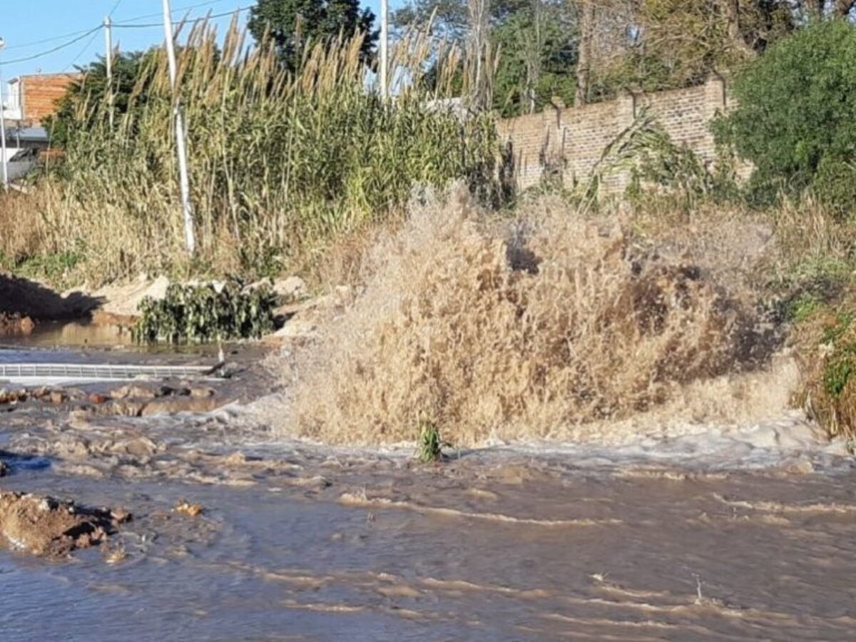 Se volvió a romper un caño maestro de agua potable en Paraná