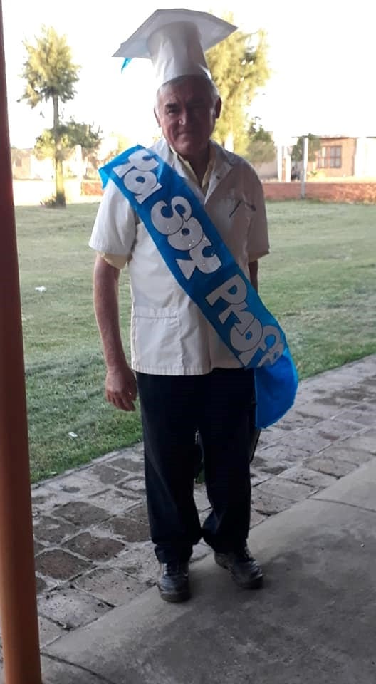 Pablo Iwanski de 62 años se recibió el lunes pasado de profesor de educación primaria.